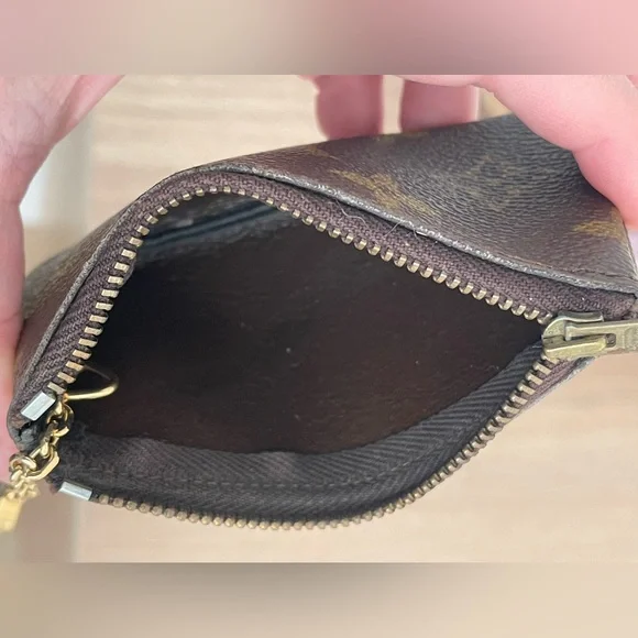 Vintage 1975 Louis Vuitton coin purse keychain - brand new (2023) key ring - Picture 4 of 6